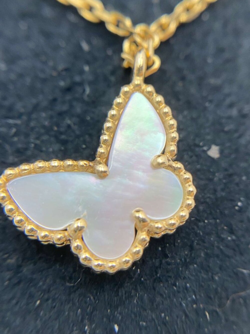 Authentic Van Cleef & Arpels Butterfly Necklace 18K Yellow Gold MOP VCA Au750